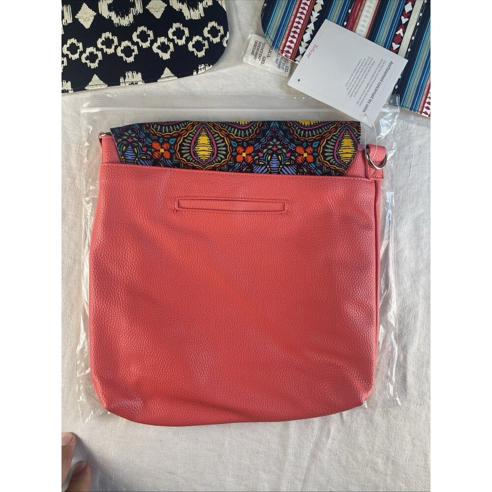 Studio Thirty-One Modern Crossbody: Calypso Coral Pebble w/Interchangable Flaps - Picture 7 of 9